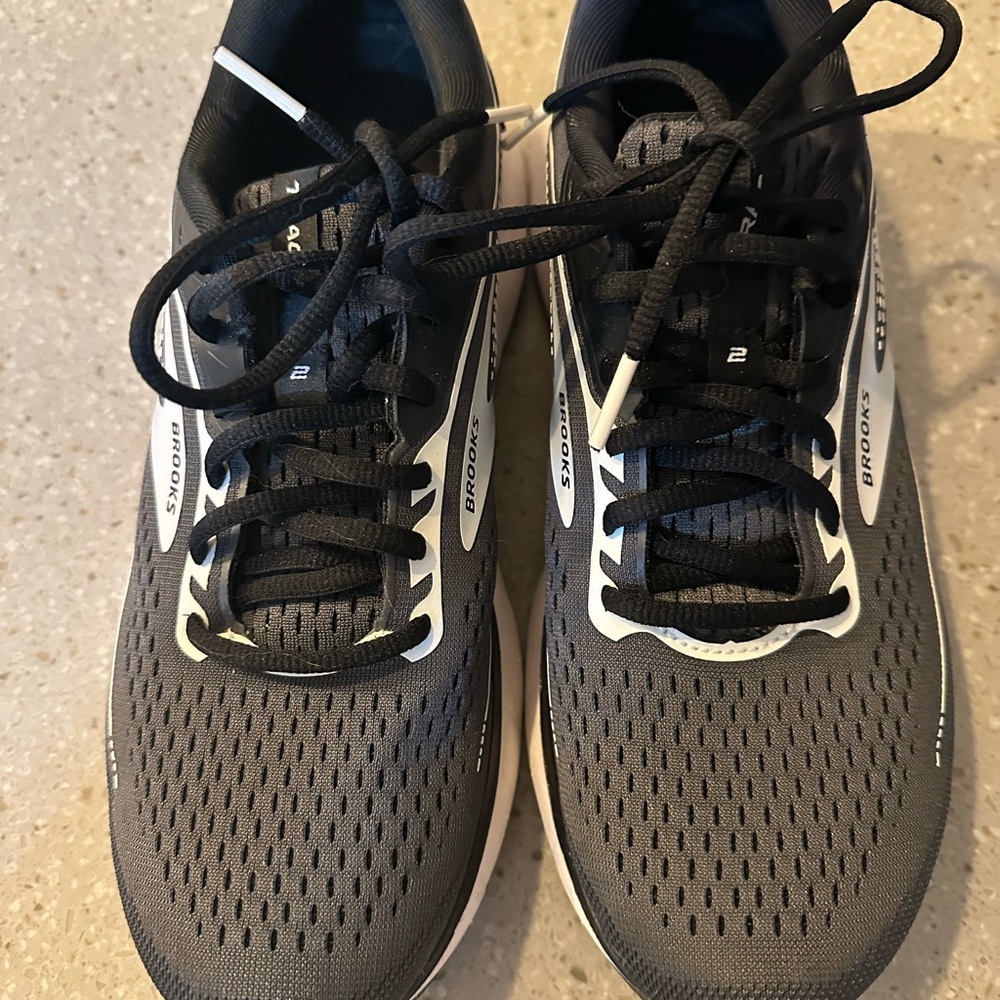 Brooks Black Athletic Shoes with Mesh Upper and Cushioned Sole